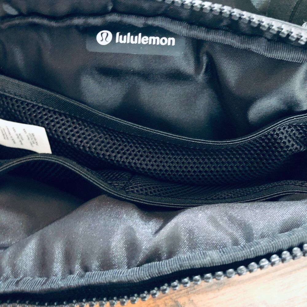 Lululemon Everywhere Belt Bag 1L Quilted in Black Puffer Fanny Pack Crossbody - Picture 2 of 3